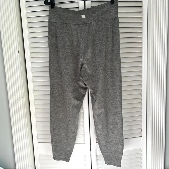 M đź©¶ Vuori Lux At Ease Harem Jogger Pant Heather Gray - Picture 3 of 9